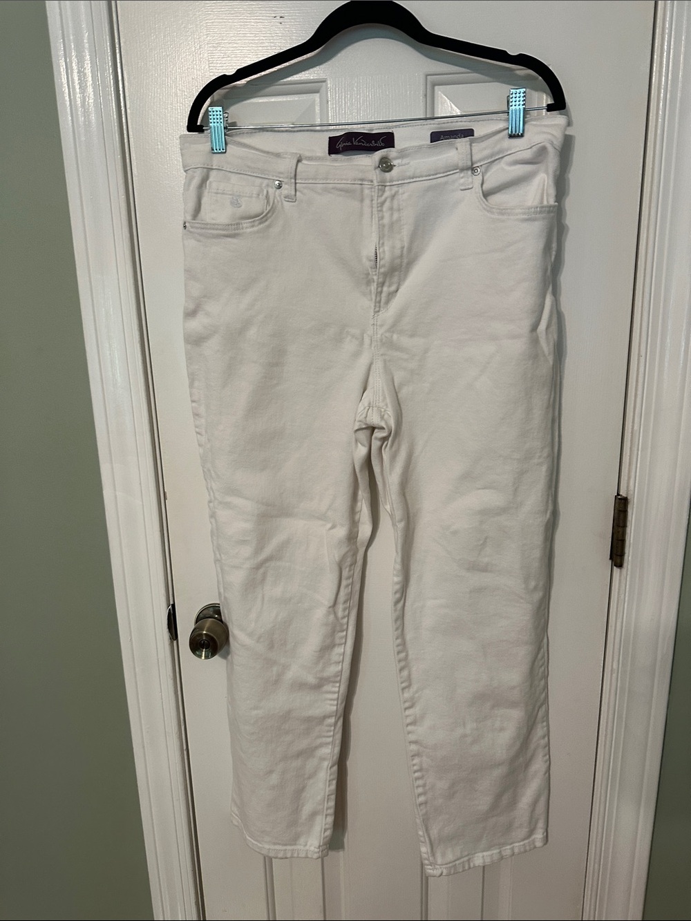Gloria Vanderbilt White Straight-Leg Jeans